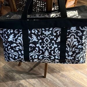 Thirty One Large Utility Tote Bag Beach Shoulder Black and White. Smoke free
